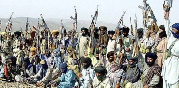 Balochistan train attack: Jaffar Express driver recalls how insurgents attacked train in Pakistan. Pakistan still hiding facts 3 A large group of armed individuals, dressed in traditional attire, holding various weapons while standing in a desert landscape.