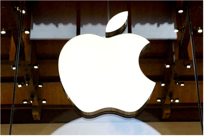 Apple Supply Concerns Push Stock Lower With iPhone Outlook in Focus