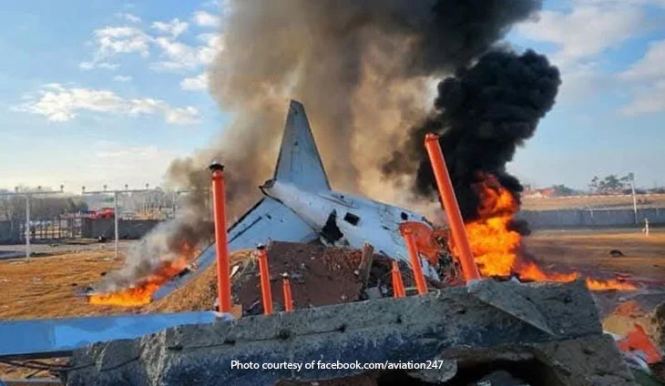 South Korea Plane Crash: Boeing 737-800 – Jeju Aircraft Suffers Landing Gear Malfunction Resulting in 179 Deaths; Flights at Muan Airport Cancelled – Why Boeing Planes are Crashing?