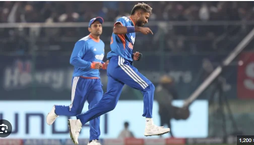 “Hardik Pandya Under Fire: Ex-India Star Claims Rohit Sharma Disagreed, Suryakumar Yadav Left Shocked Over Captaincy Calls”