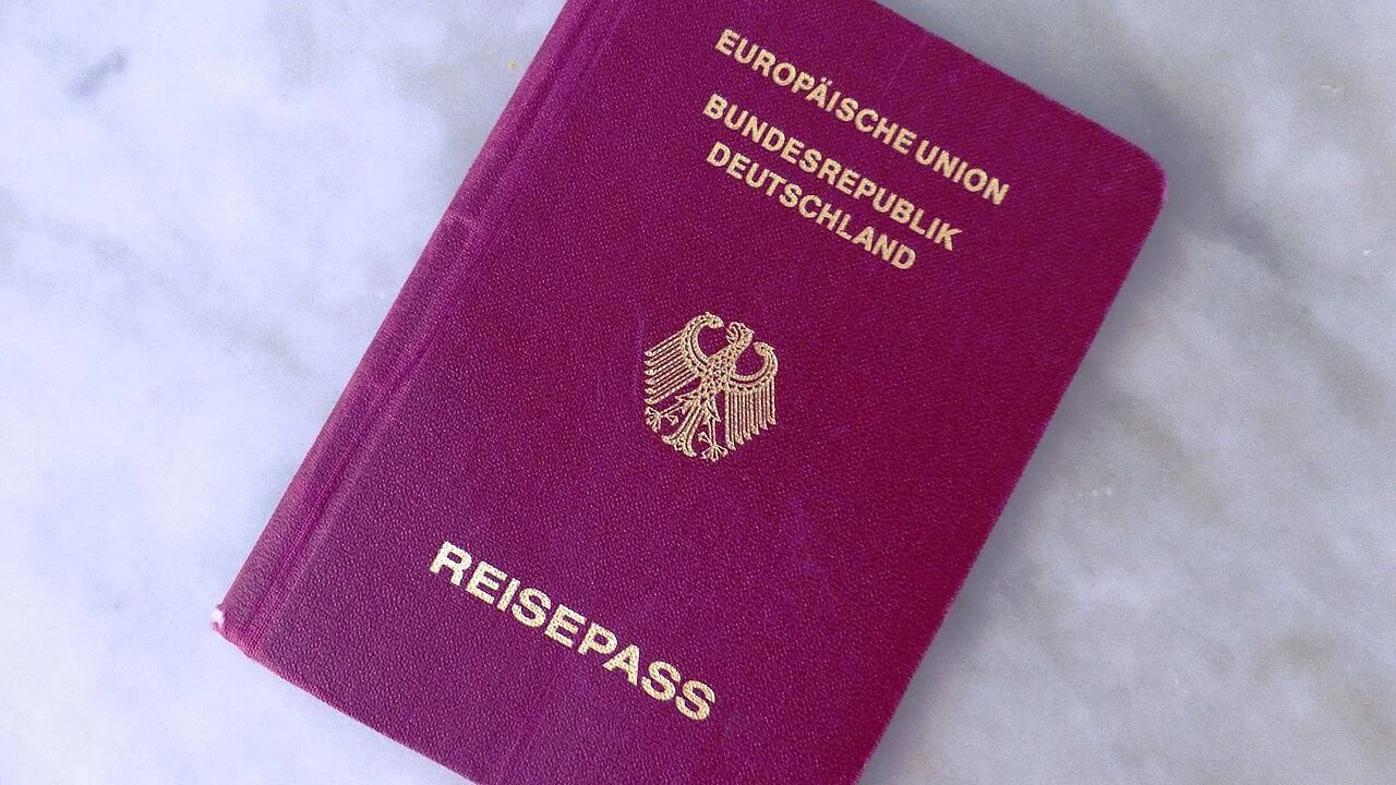 German Citizenship Applications Reach Record High in 2025 as Syrians Lead New Citizens List