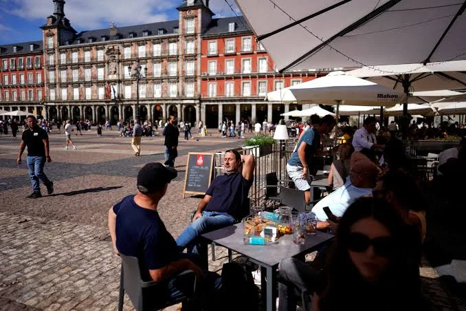 Eurozone PMI Reveals Reduced Economic Decline in June Amid Weak Services Performance